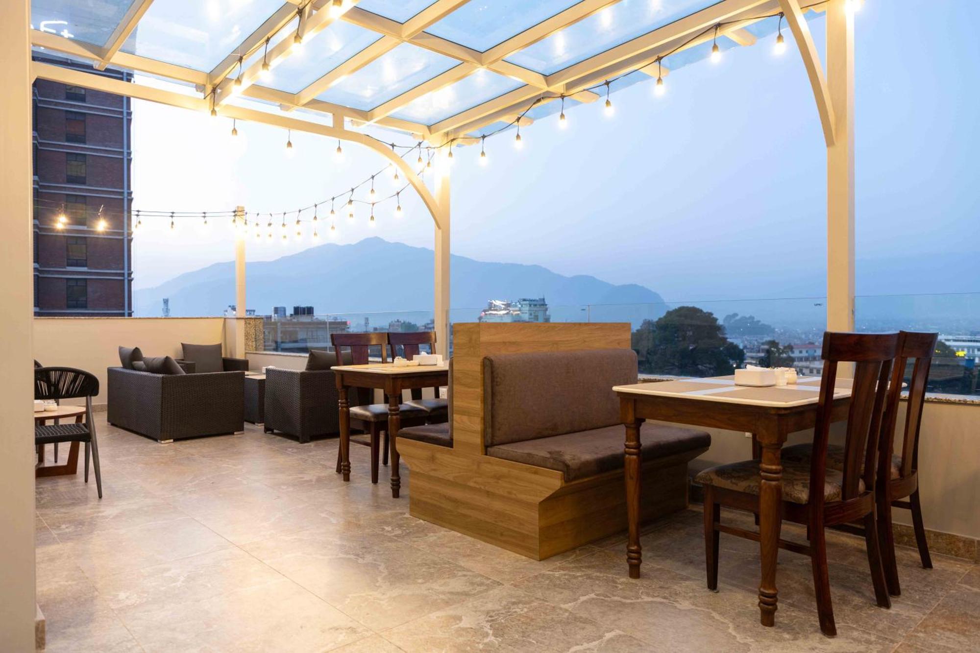 Shuvatara Suites & Spa, Thamel Catmandu Exterior foto